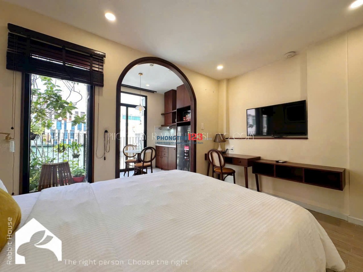 STUDIO TÁCH BẾP - 35M2 - NGAY TRUNG TÂM QUẬN 1 - FULL NỘI THẤT, CÓ BAN CÔNG - CHỈ CẦN DỌN VÀO Ở