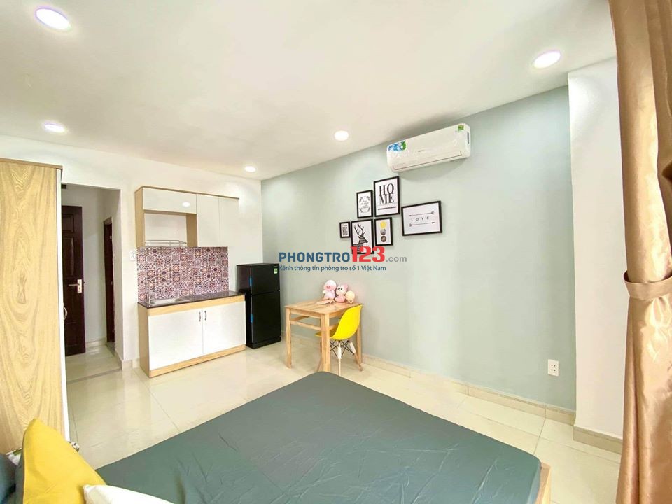 Ban công cửa sổ siêu thoáng mát-Xô Viết Nghệ Tĩnh gần ĐH HuTech