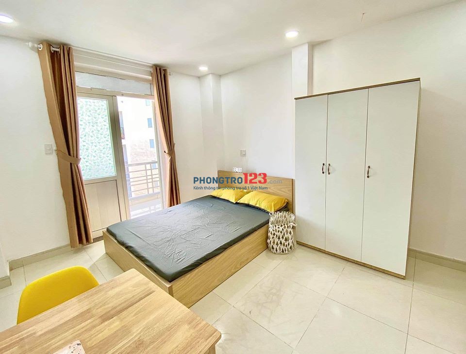 Ban công cửa sổ siêu thoáng mát-Xô Viết Nghệ Tĩnh gần ĐH HuTech