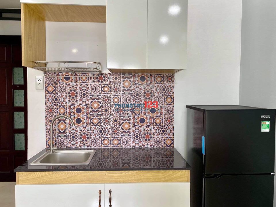 Ban công cửa sổ siêu thoáng mát-Xô Viết Nghệ Tĩnh gần ĐH HuTech