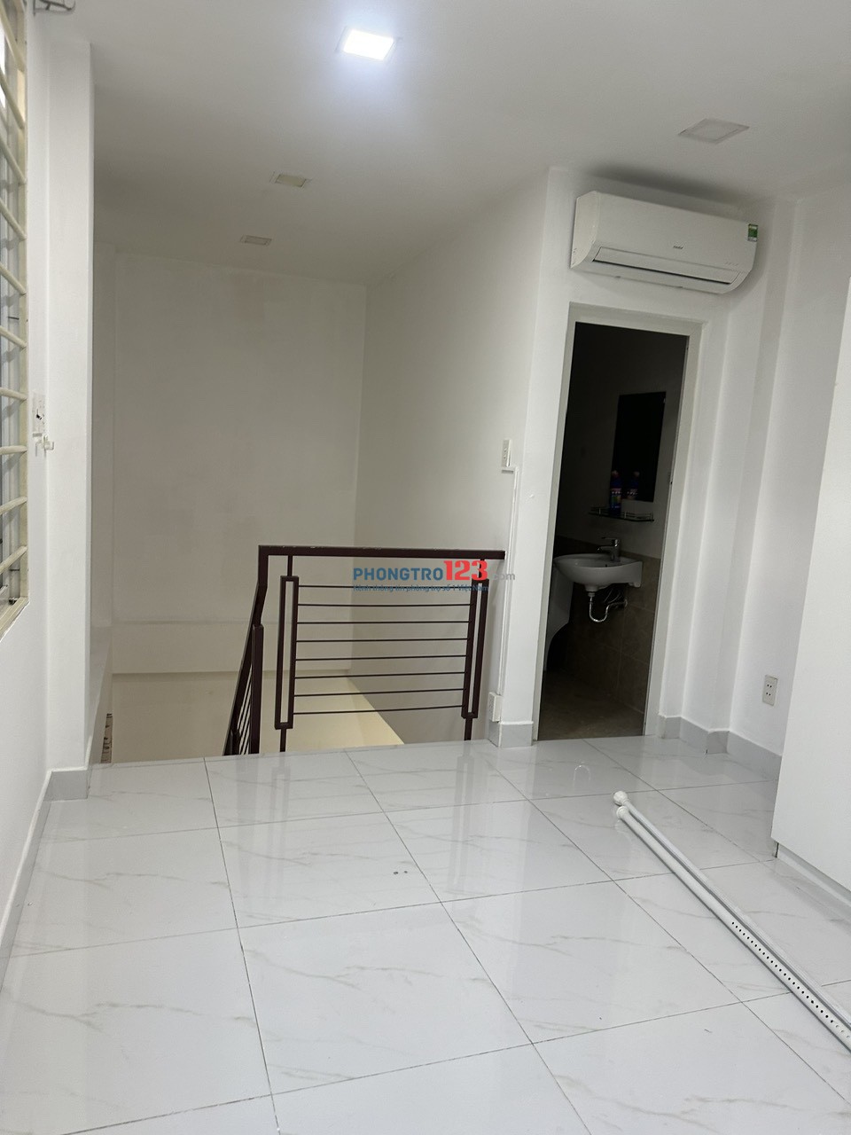 Phòng trọ Âu Cơ 1 trệt+ 1 lầu đúc, 50m2, đủ nội thất, nhà mới đẹp, giờ tự do, 7 triệu/tháng.