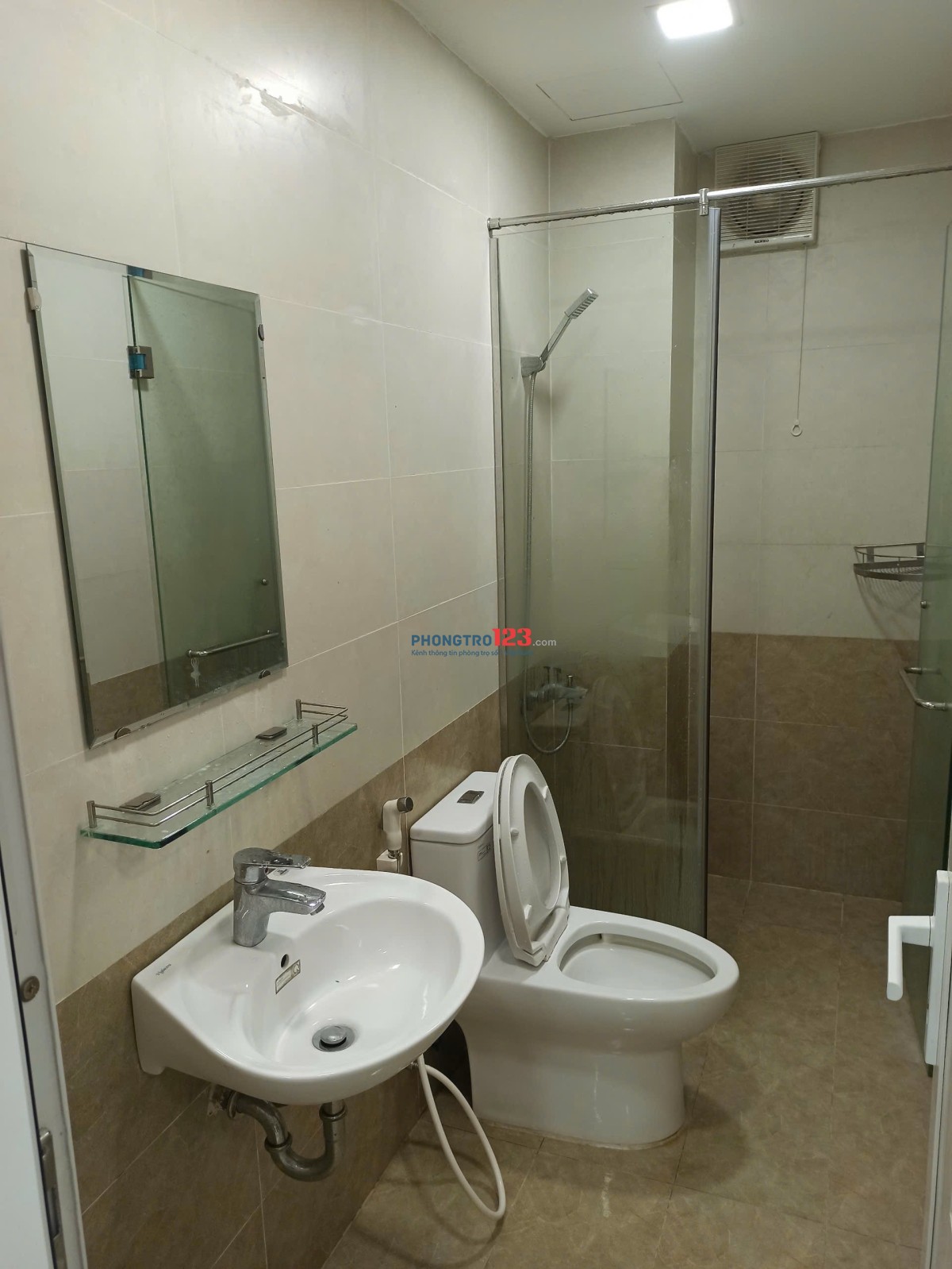 Phòng trọ Âu Cơ 1 trệt+ 1 lầu đúc, 50m2, đủ nội thất, nhà mới đẹp, giờ tự do, 7 triệu/tháng.