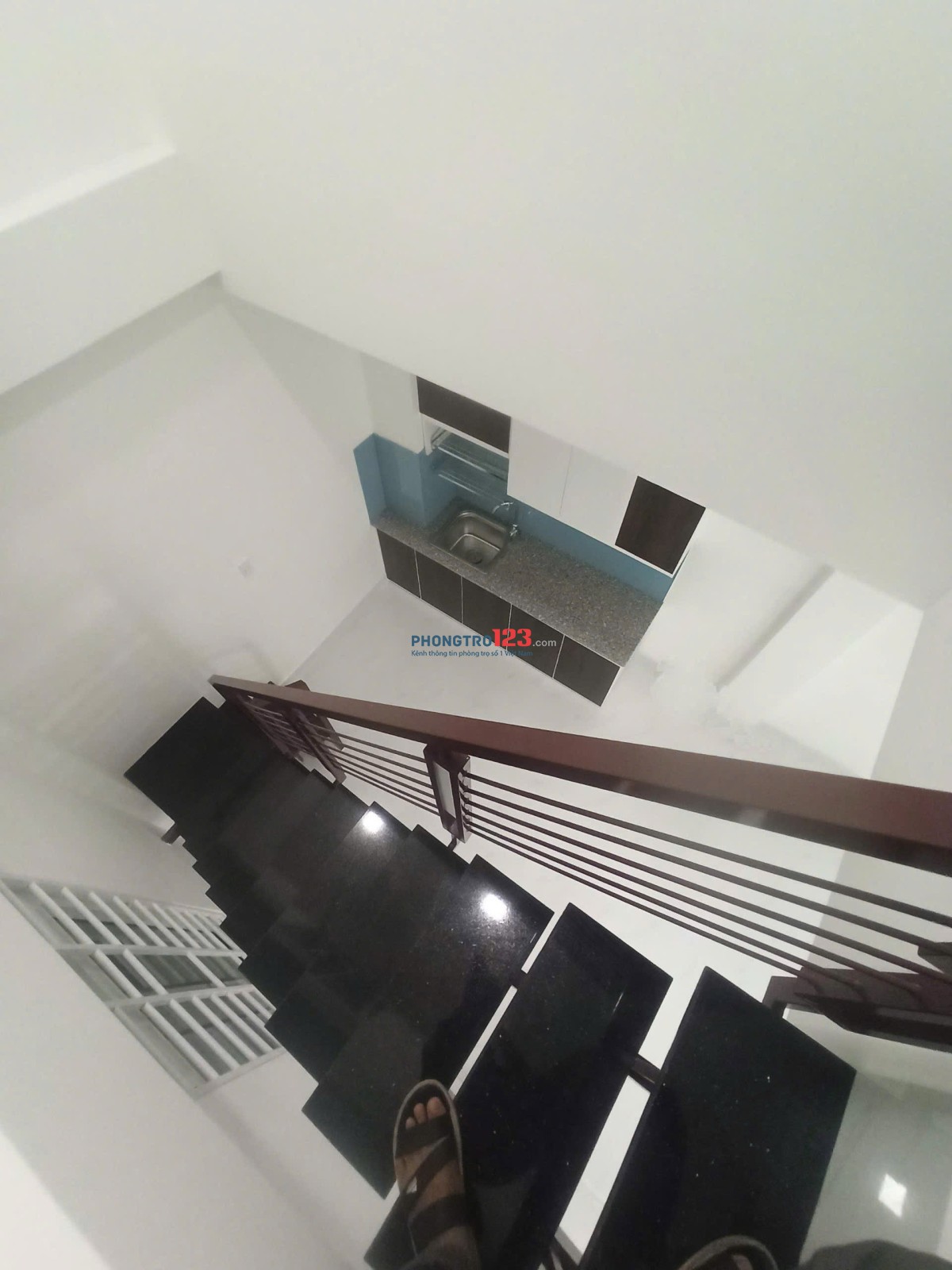 Phòng trọ Âu Cơ 1 trệt+ 1 lầu đúc, 50m2, đủ nội thất, nhà mới đẹp, giờ tự do, 7 triệu/tháng.