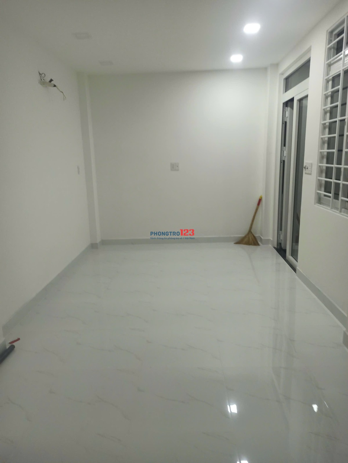 Phòng trọ Âu Cơ 1 trệt+ 1 lầu đúc, 50m2, đủ nội thất, nhà mới đẹp, giờ tự do, 7 triệu/tháng.