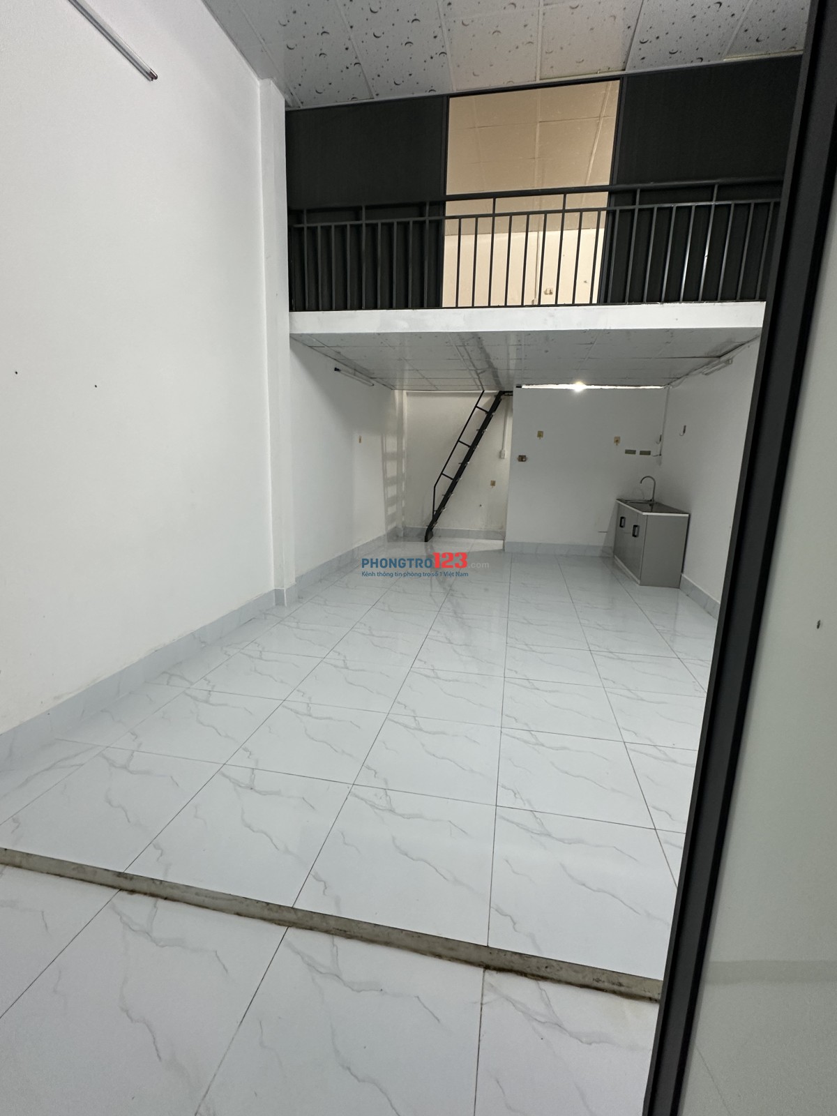 Cho thuê nhà MT 41 Nguyễn Lộ Trạch, gần Aoen Tân Phú 800m