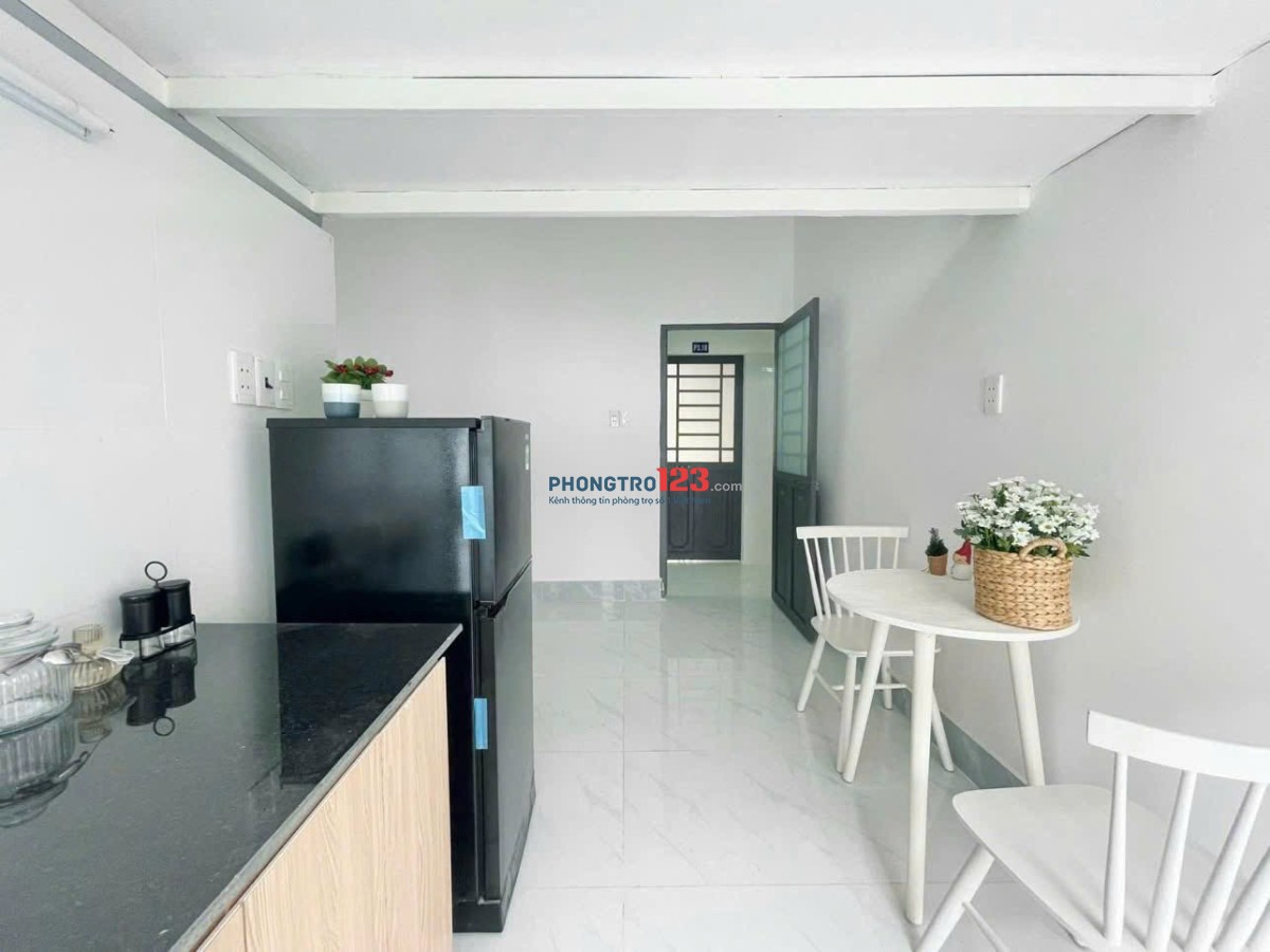 Phòng trọ Duplex mới 100%. full nội thất. Cửa sổ lớn, gần Cầu vượt Hoàng Hoa Thám