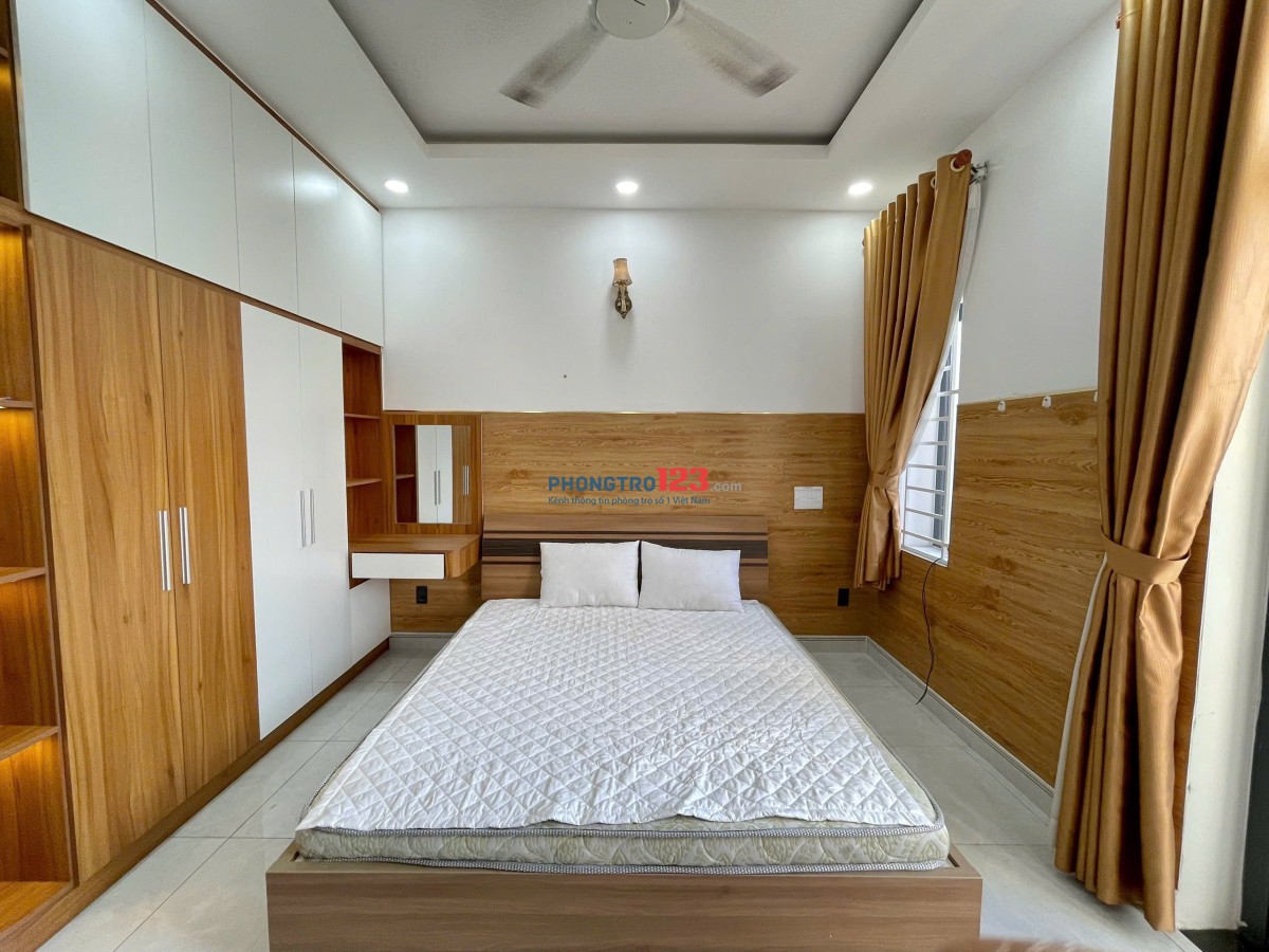 CHO THUÊ PHÒNG BAN CÔNG NGAY CÔNG VIÊN HOÀNG VĂN THỤ