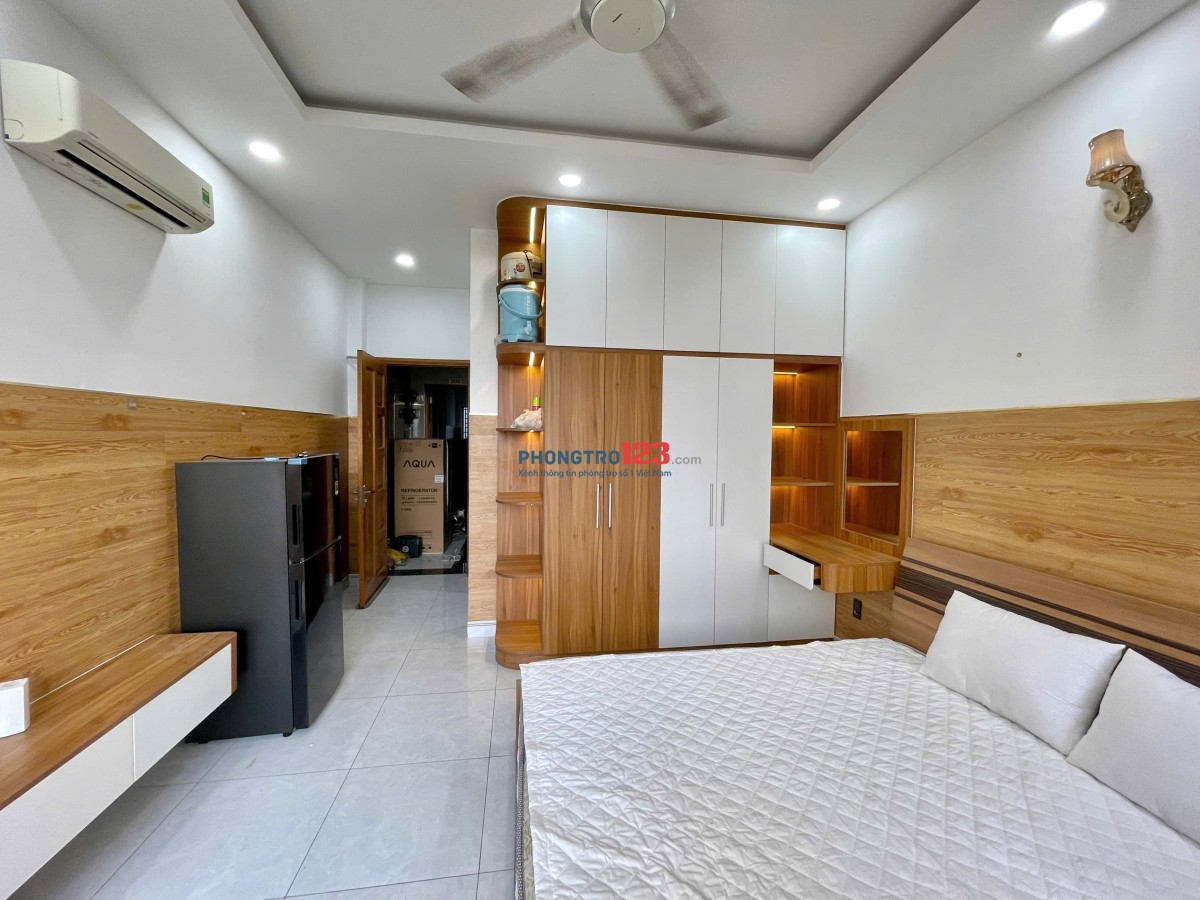 CHO THUÊ PHÒNG BAN CÔNG NGAY CÔNG VIÊN HOÀNG VĂN THỤ