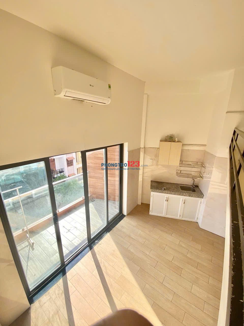 DUPLEX 278 Hoàng Hoa Thám P5 – Ban Công Lớn Cực Thoáng – Ở Ngay, Không Cần Mua Sắm