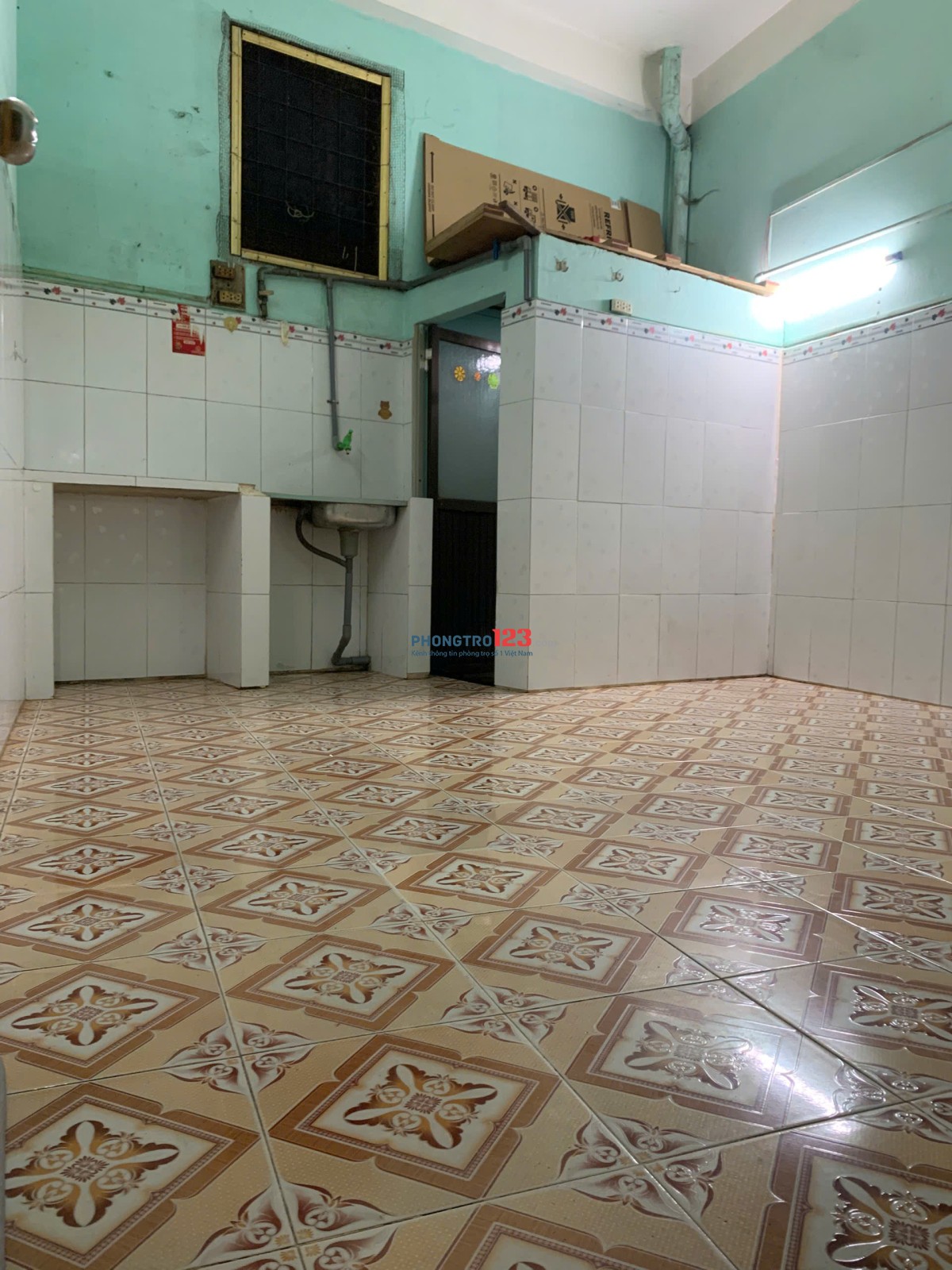 Phòng trọ dưới đất có bếp, vệ sinh riêng gần chợ và trường học