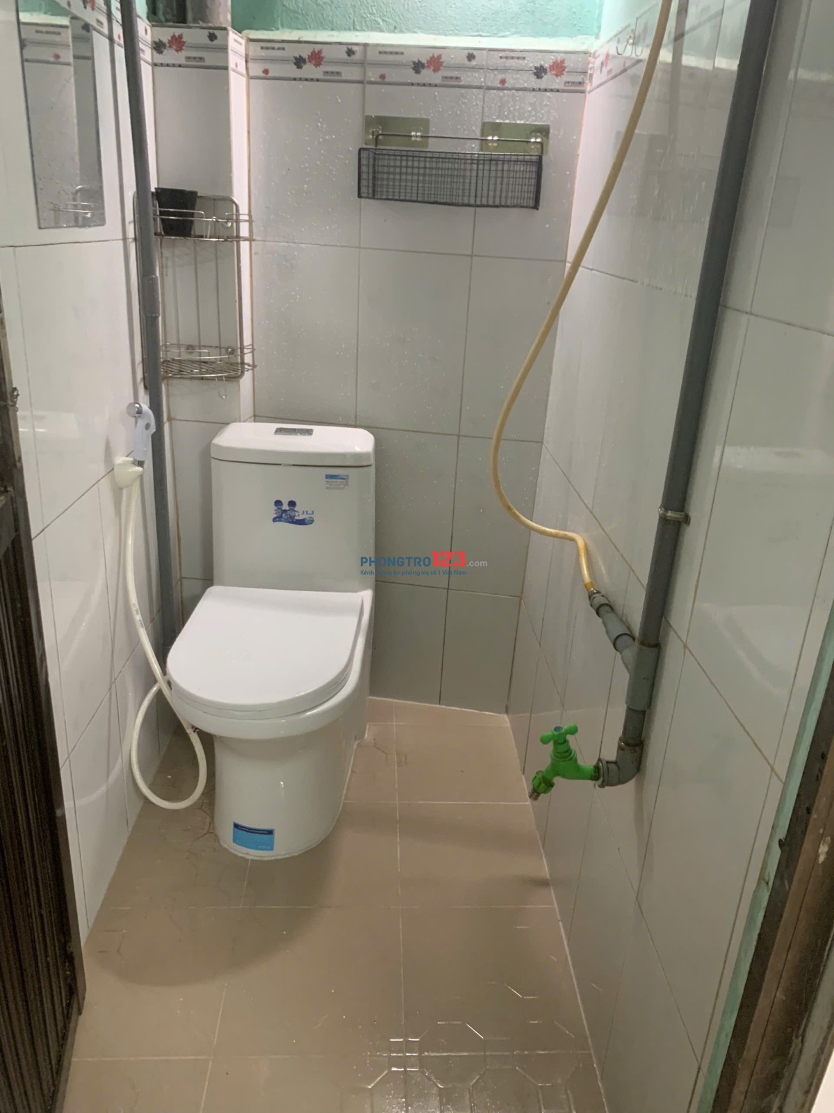 Phòng trọ dưới đất có bếp, vệ sinh riêng gần chợ và trường học