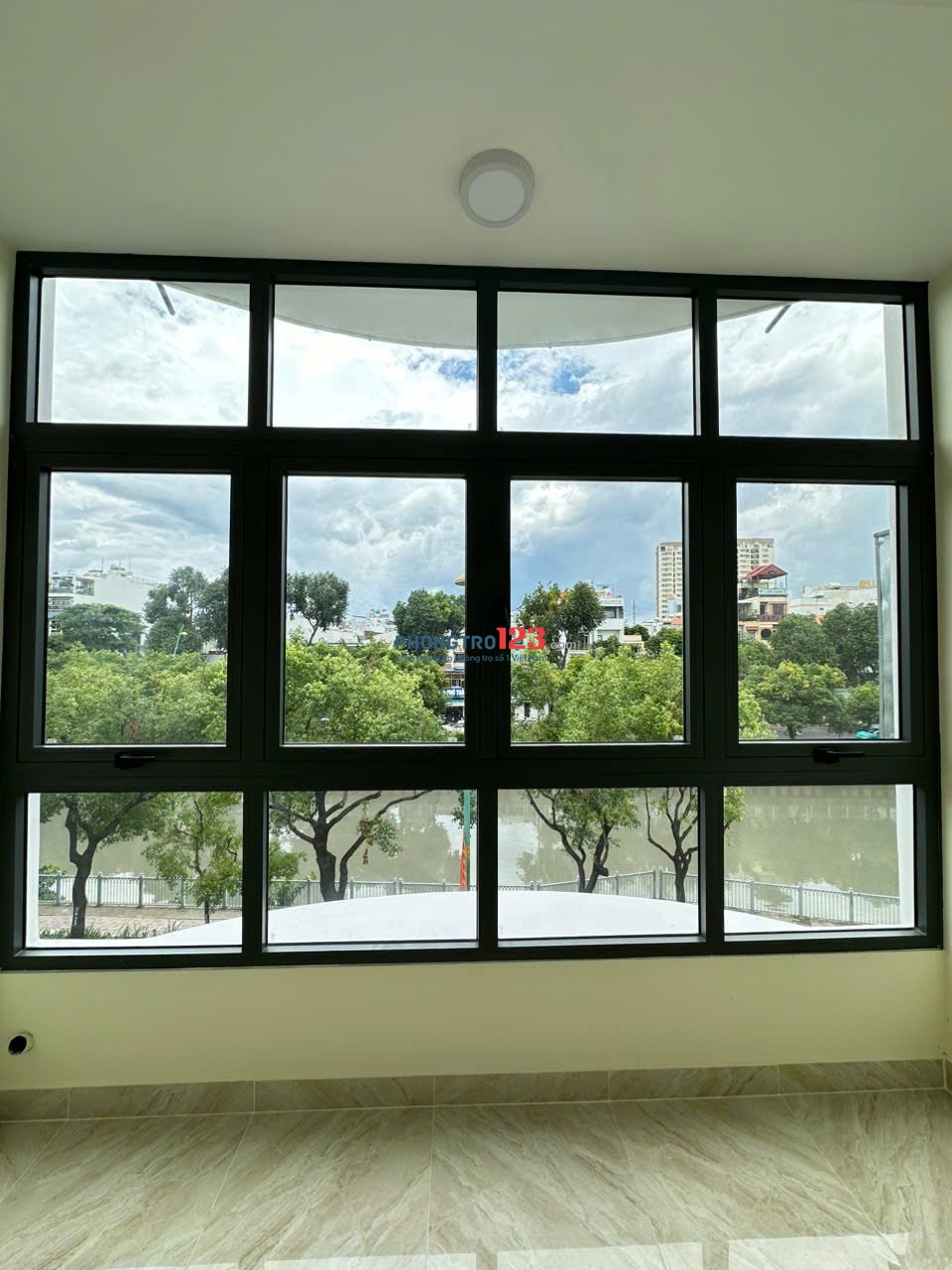 Cho thuê mặt bằng bờ kè Hoàng Sa