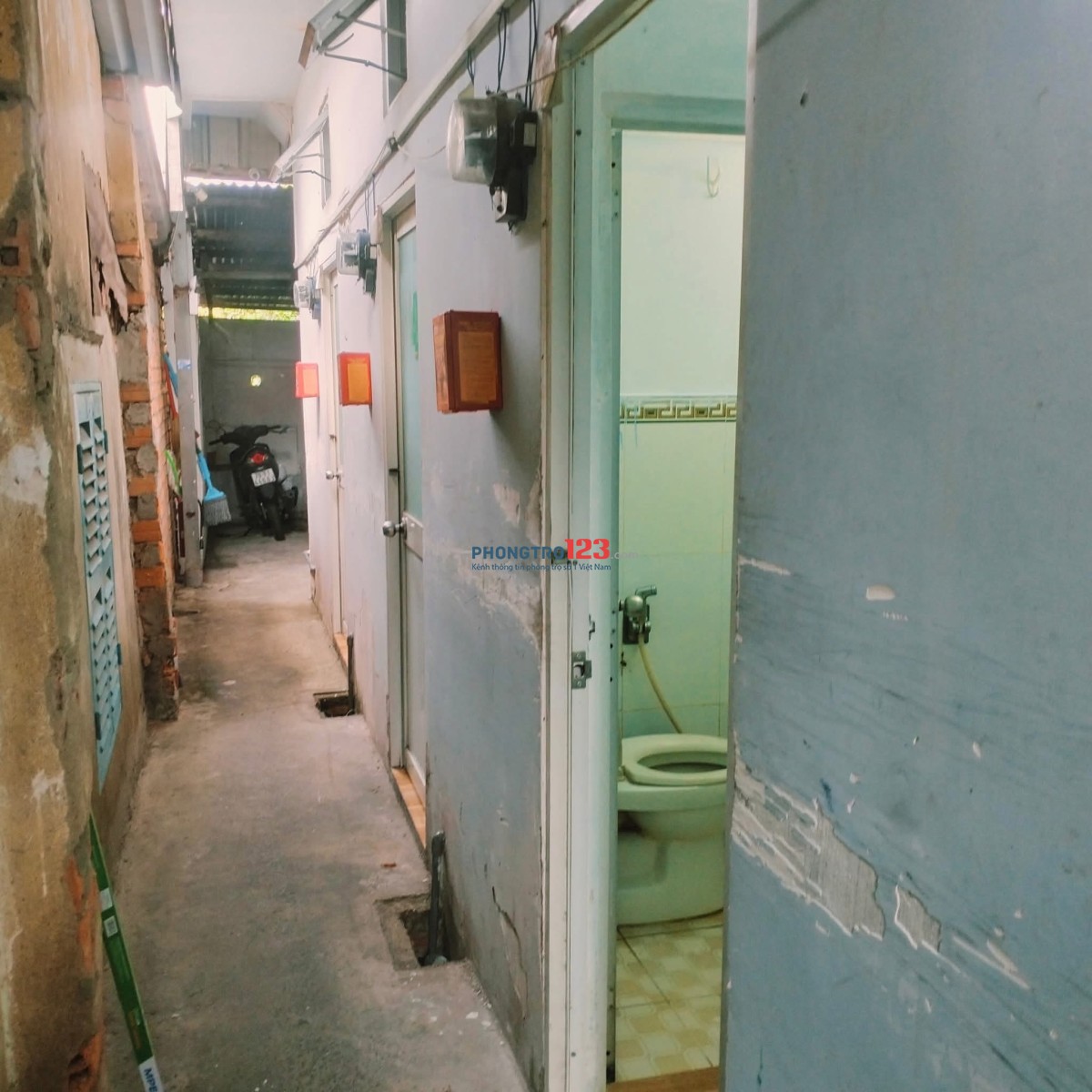 Phòng tầng trệt, Tolet riêng , có cửa sổ khu an ninh. Có sân để xe trong nhà free 1xe