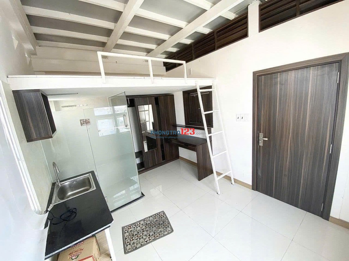 Ngay Gần toà Etown - Cộng Hoà - Có hầm xe, thang máy, máy giặt , free xe máy lạnh , tủ quần áo bàn