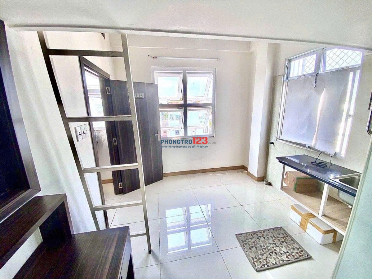 Ngay Gần toà Etown - Cộng Hoà - Có hầm xe, thang máy, máy giặt , free xe máy lạnh , tủ quần áo bàn