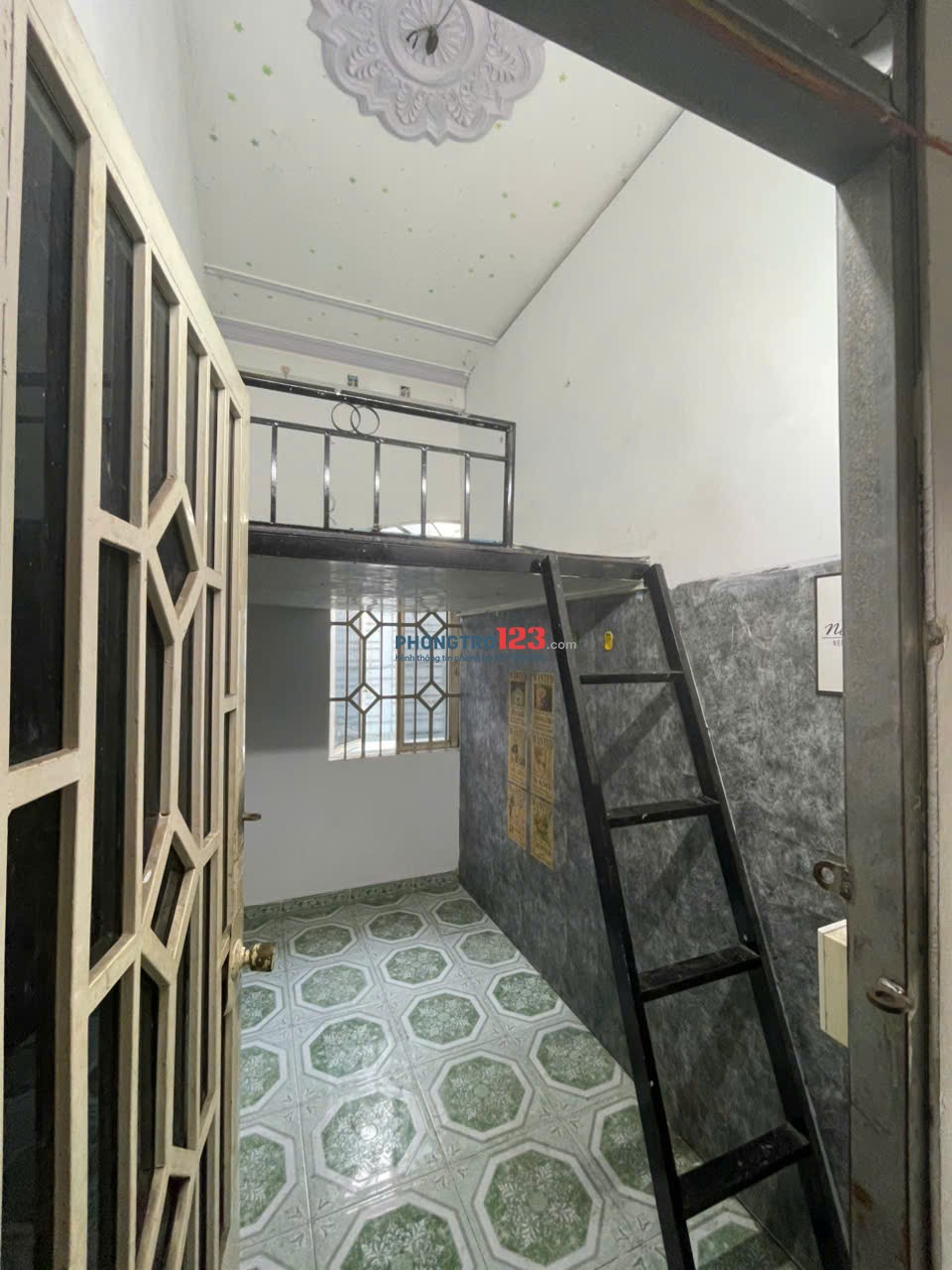 PHÒNG GÁC CỬA SỔ - LẦU 1 - KHU VỰC AN NINH & SẠCH SẼ- GẦN NGÃ 5 CHUỒNG CÚN