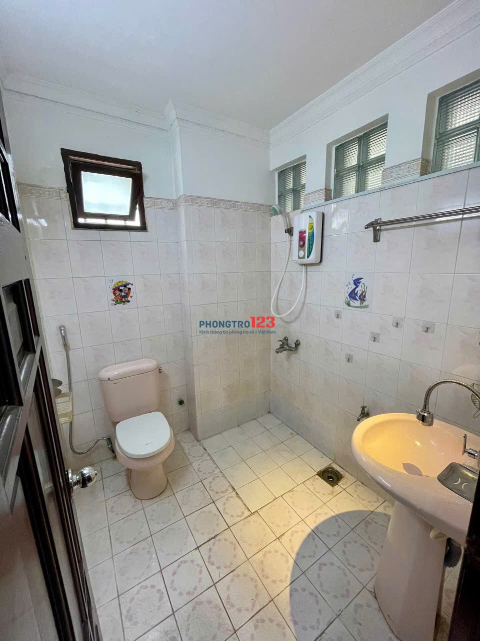 Phòng full nội thất ban công, cửa sổ, đường Trần Khánh Dư, Q.1, gần chợ Tân Định, nhà thờ Tân Định