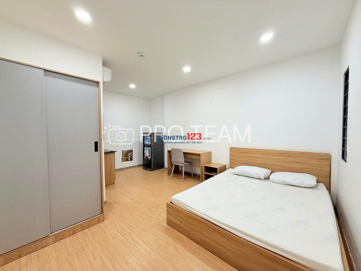 Phòng full nội thất, cửa sổ đường Nguyễn Gia Trí, Bình Thạnh, cách Đại học Hutech, Đại học GTVT 50m