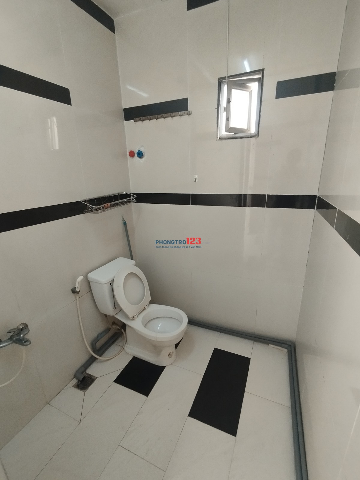 phòng 40m2 có ban công siêu rộng phòng ngủ tách bếp. Tôn Thất Thuyết. Q4