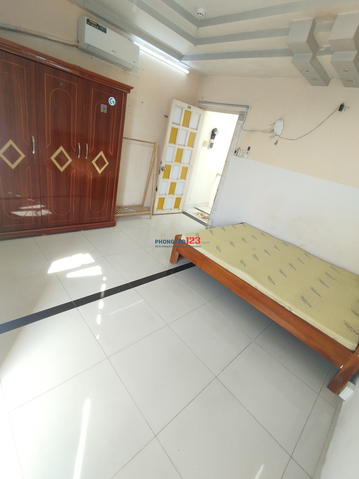 phòng 40m2 có ban công siêu rộng phòng ngủ tách bếp. Tôn Thất Thuyết. Q4