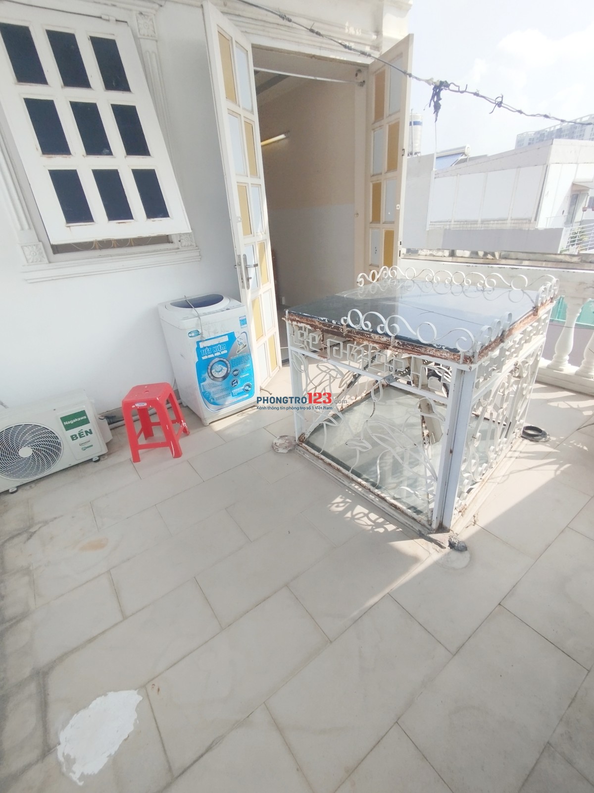 phòng 40m2 có ban công siêu rộng phòng ngủ tách bếp. Tôn Thất Thuyết. Q4