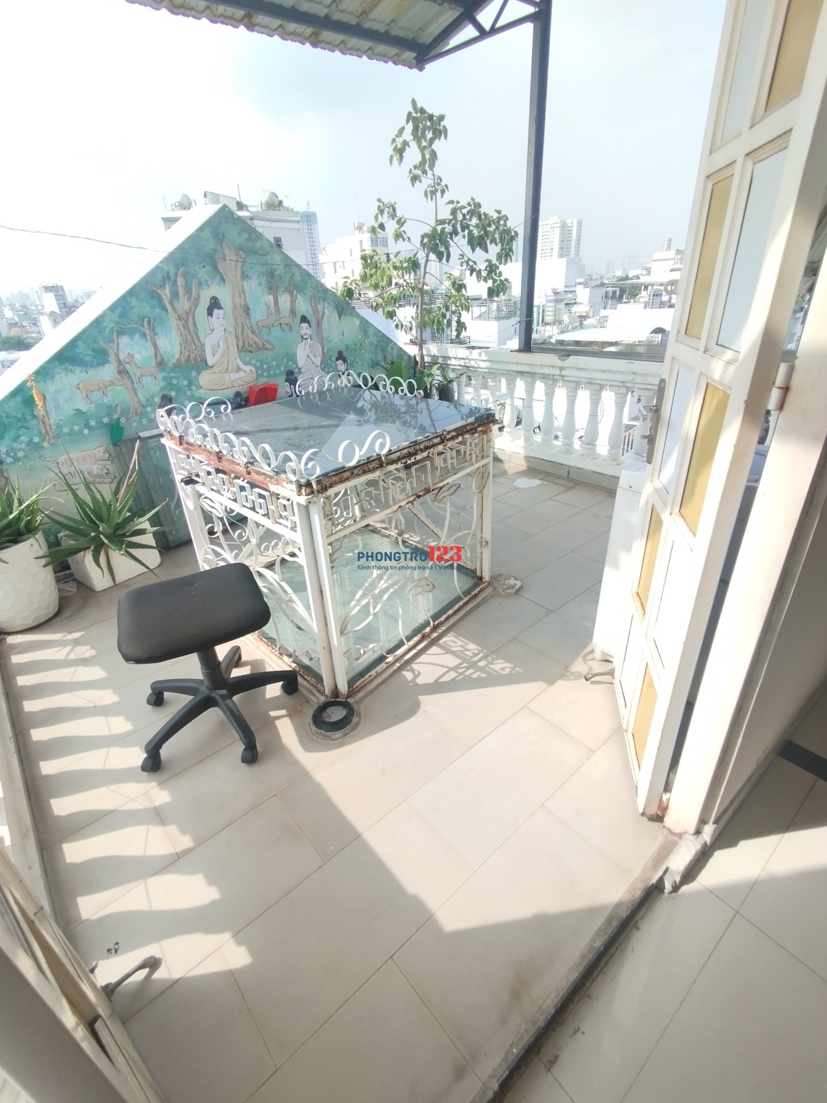 phòng 40m2 có ban công siêu rộng phòng ngủ tách bếp. Tôn Thất Thuyết. Q4