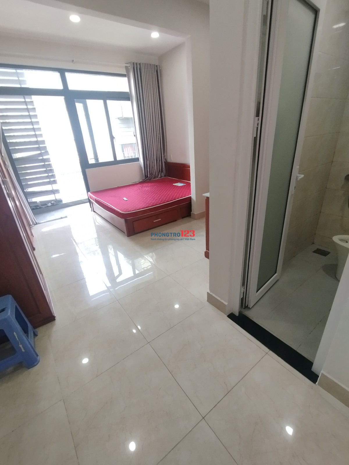 Phòng ban công máy lạnh. Rộng 30m2 Đường Tám Danh. P4 Q8