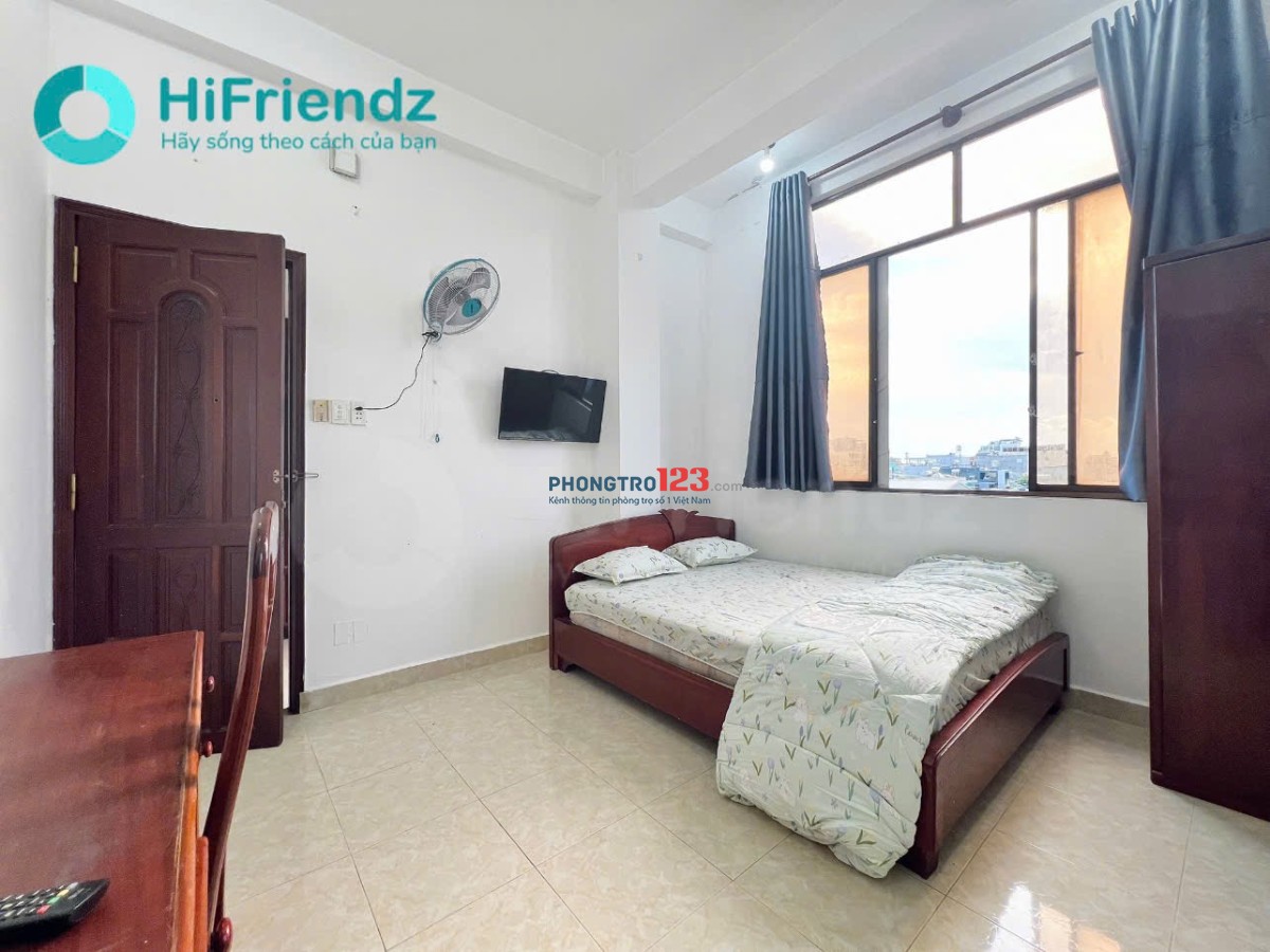 Phòng cửa sổ thoáng full nội thất gần ngã tư Hàng Xanh