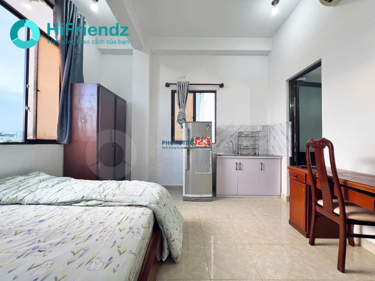 Phòng cửa sổ thoáng full nội thất gần ngã tư Hàng Xanh