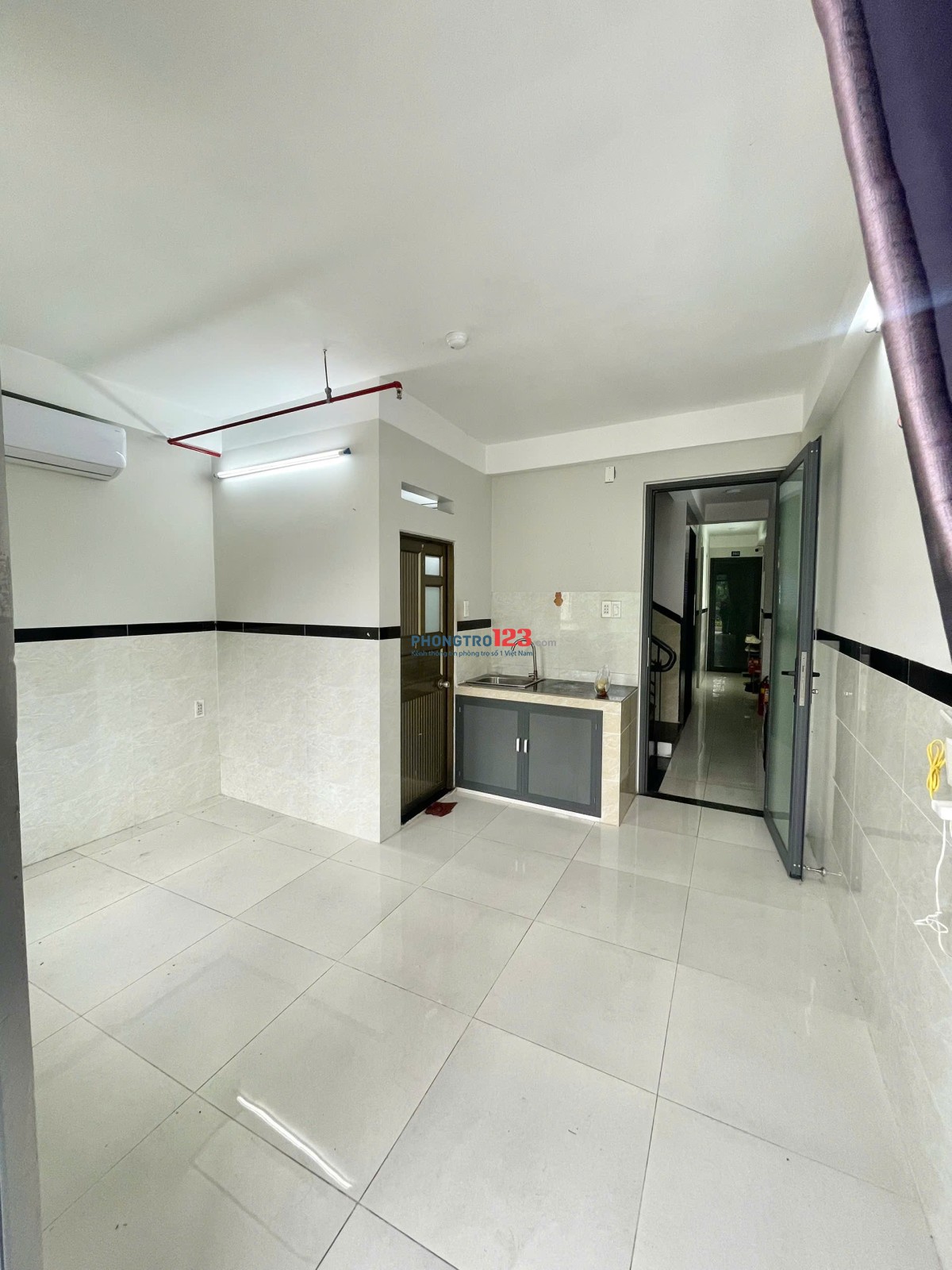 CÒN PHÒNG BAN CÔNG NHƯ HÌNH - MÁY LẠNH - MÁY GIẶT RIÊNG GẦN CĐ FPT Q12