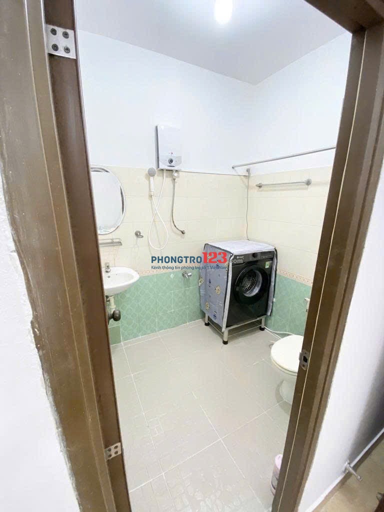 CHO THUÊ PHÒNG TRỌ FULL NỘI THẤT BAN CÔNG QUẬN 3 - MÁY GIẶT RIÊNG gần Công Trường Dân Chủ