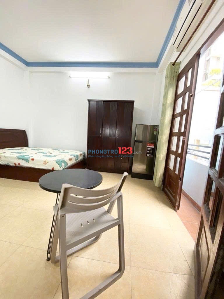 CHO THUÊ PHÒNG TRỌ FULL NỘI THẤT BAN CÔNG QUẬN 3 - MÁY GIẶT RIÊNG gần Công Trường Dân Chủ