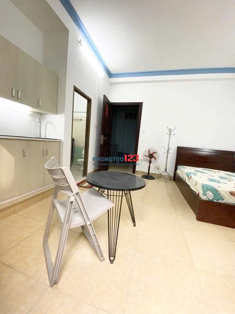 CHO THUÊ PHÒNG TRỌ FULL NỘI THẤT BAN CÔNG QUẬN 3 - MÁY GIẶT RIÊNG gần Công Trường Dân Chủ