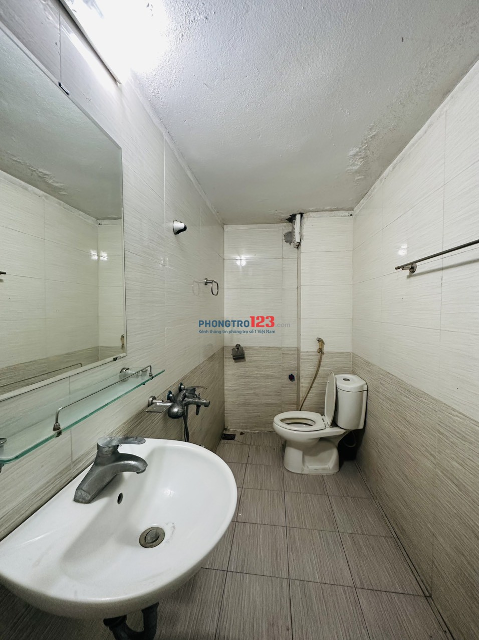 cho thuê phòng trọ giá rẻ 3,4 tr khu biệt thự sau gold mark , ngõ ô tô