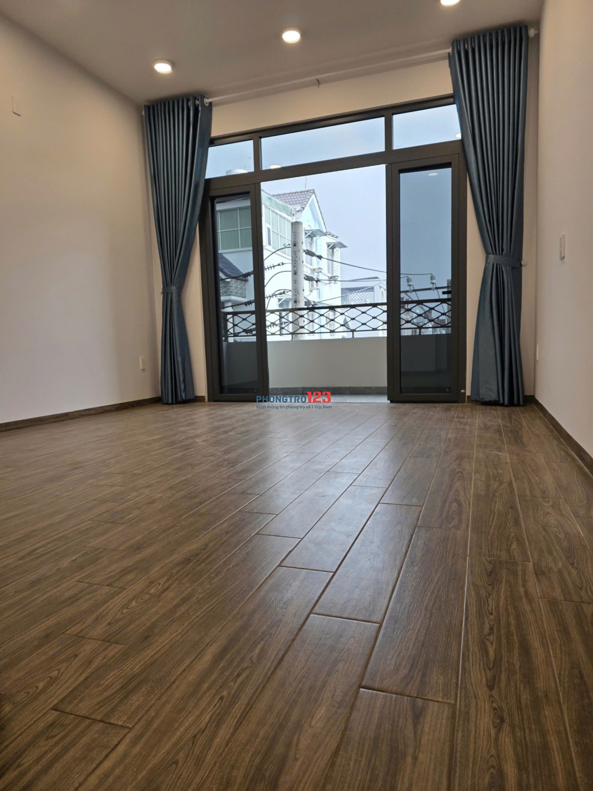 CHO THUÊ NHÀ MỚI XÂY 1 TRỆT 2 LẦU + TUM, ĐƯỜNG 12M RỘNG – TRUNG TÂM NHÀ BÈ