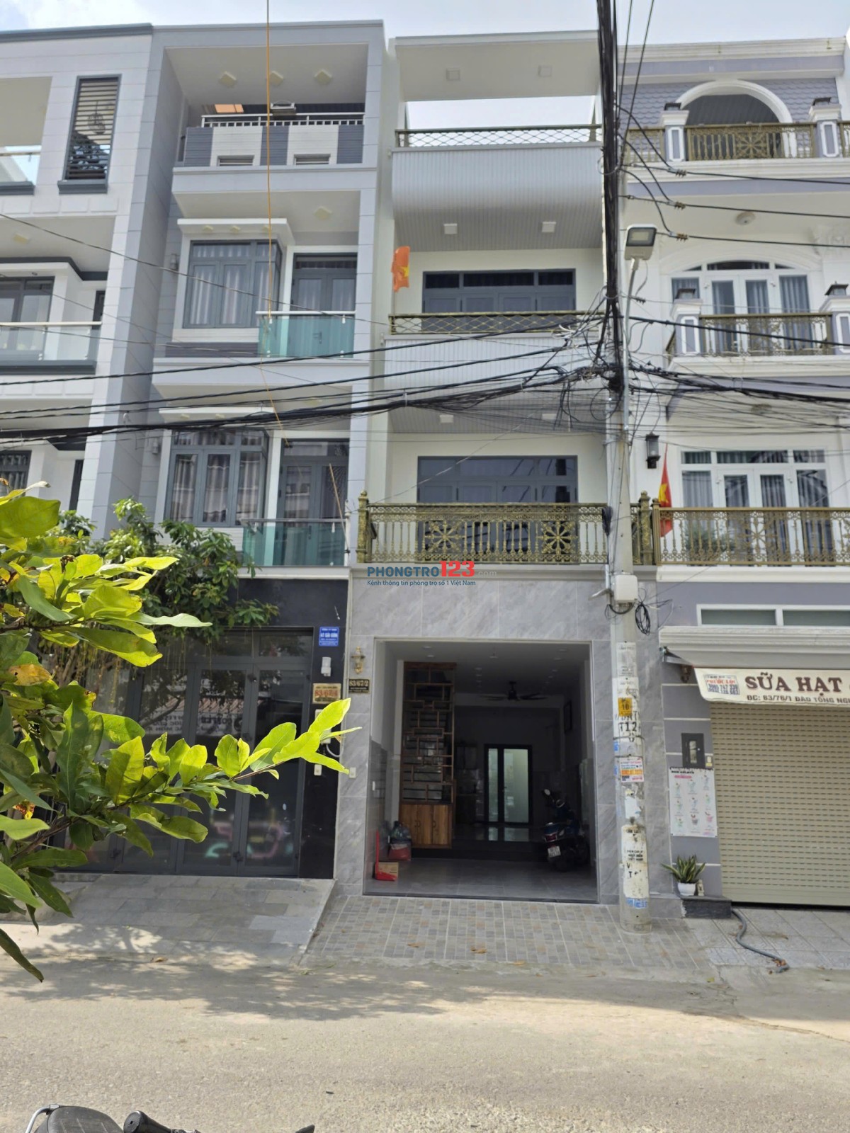 CHO THUÊ NHÀ MỚI XÂY 1 TRỆT 2 LẦU + TUM, ĐƯỜNG 12M RỘNG – TRUNG TÂM NHÀ BÈ