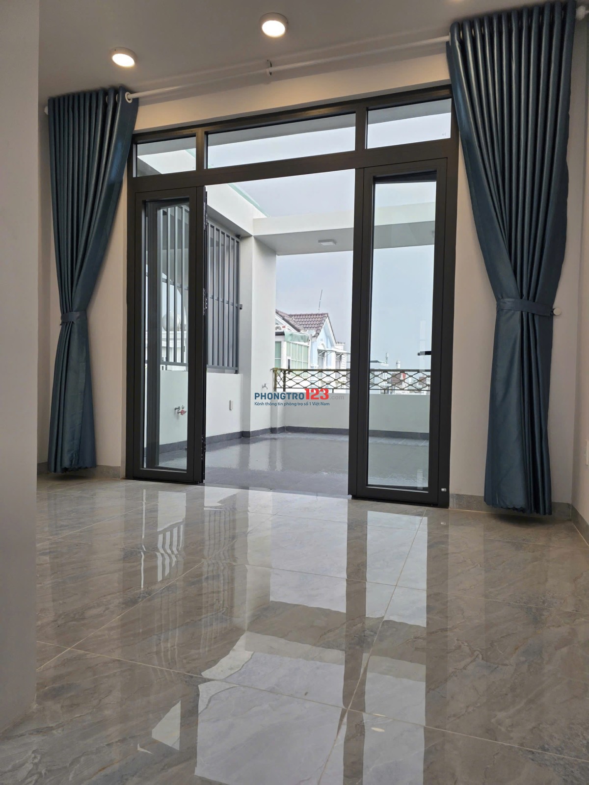 CHO THUÊ NHÀ MỚI XÂY 1 TRỆT 2 LẦU + TUM, ĐƯỜNG 12M RỘNG – TRUNG TÂM NHÀ BÈ