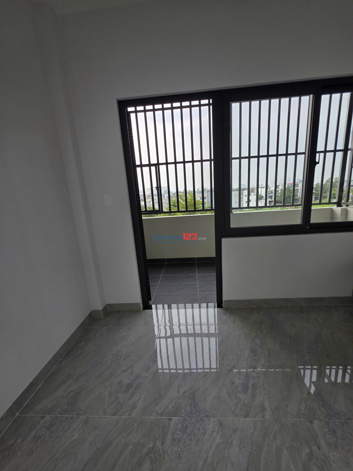 CHO THUÊ NHÀ MỚI XÂY 1 TRỆT 2 LẦU + TUM, ĐƯỜNG 12M RỘNG – TRUNG TÂM NHÀ BÈ