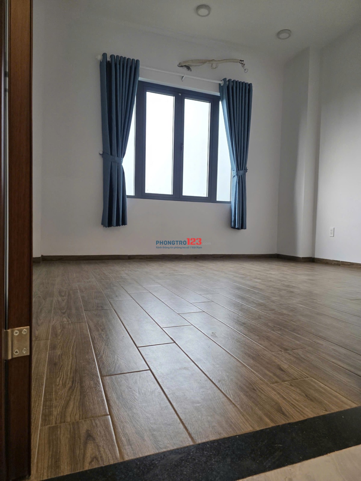 CHO THUÊ NHÀ MỚI XÂY 1 TRỆT 2 LẦU + TUM, ĐƯỜNG 12M RỘNG – TRUNG TÂM NHÀ BÈ