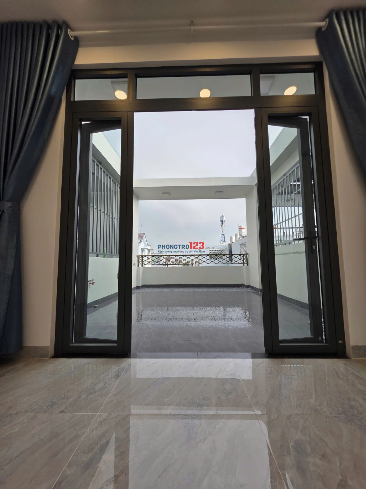 CHO THUÊ NHÀ MỚI XÂY 1 TRỆT 2 LẦU + TUM, ĐƯỜNG 12M RỘNG – TRUNG TÂM NHÀ BÈ