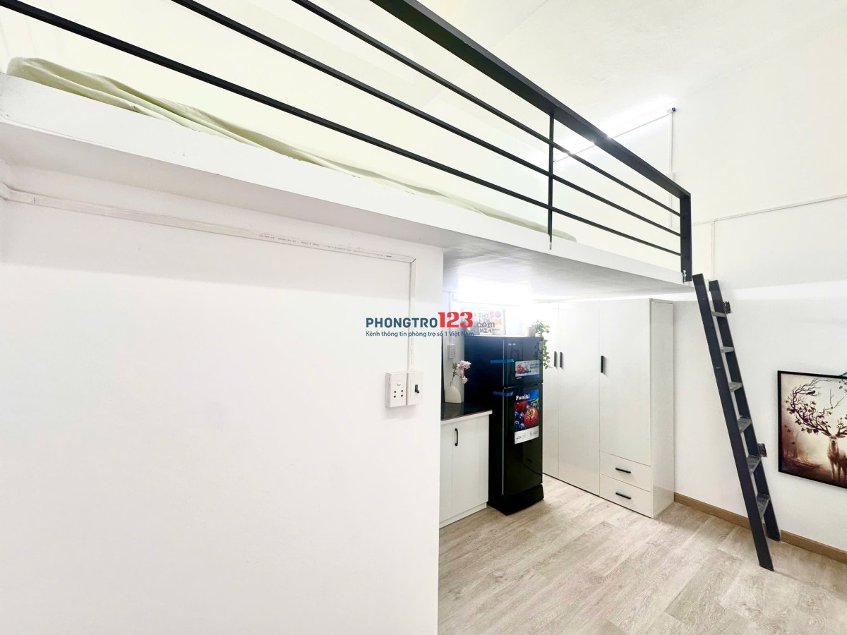 Phòng Gác Mới 100% đầy đủ nội thất mặt tiền Quận 4