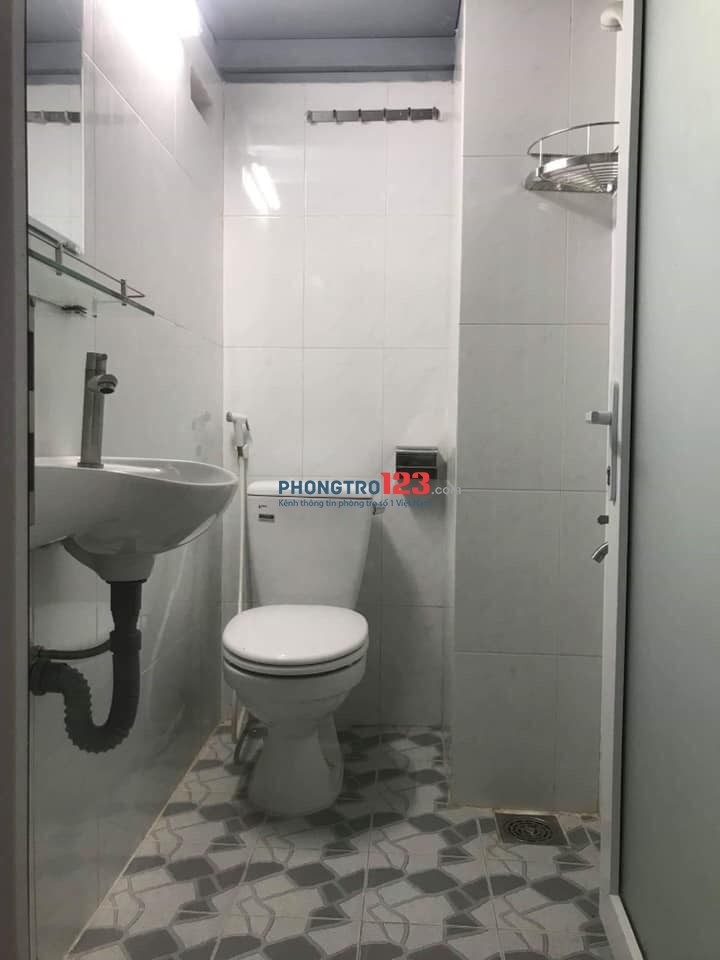 Cho thuê phòng có Máy lạnh, WC riêng, tại 123 Hồng Lạc - Tân Bình