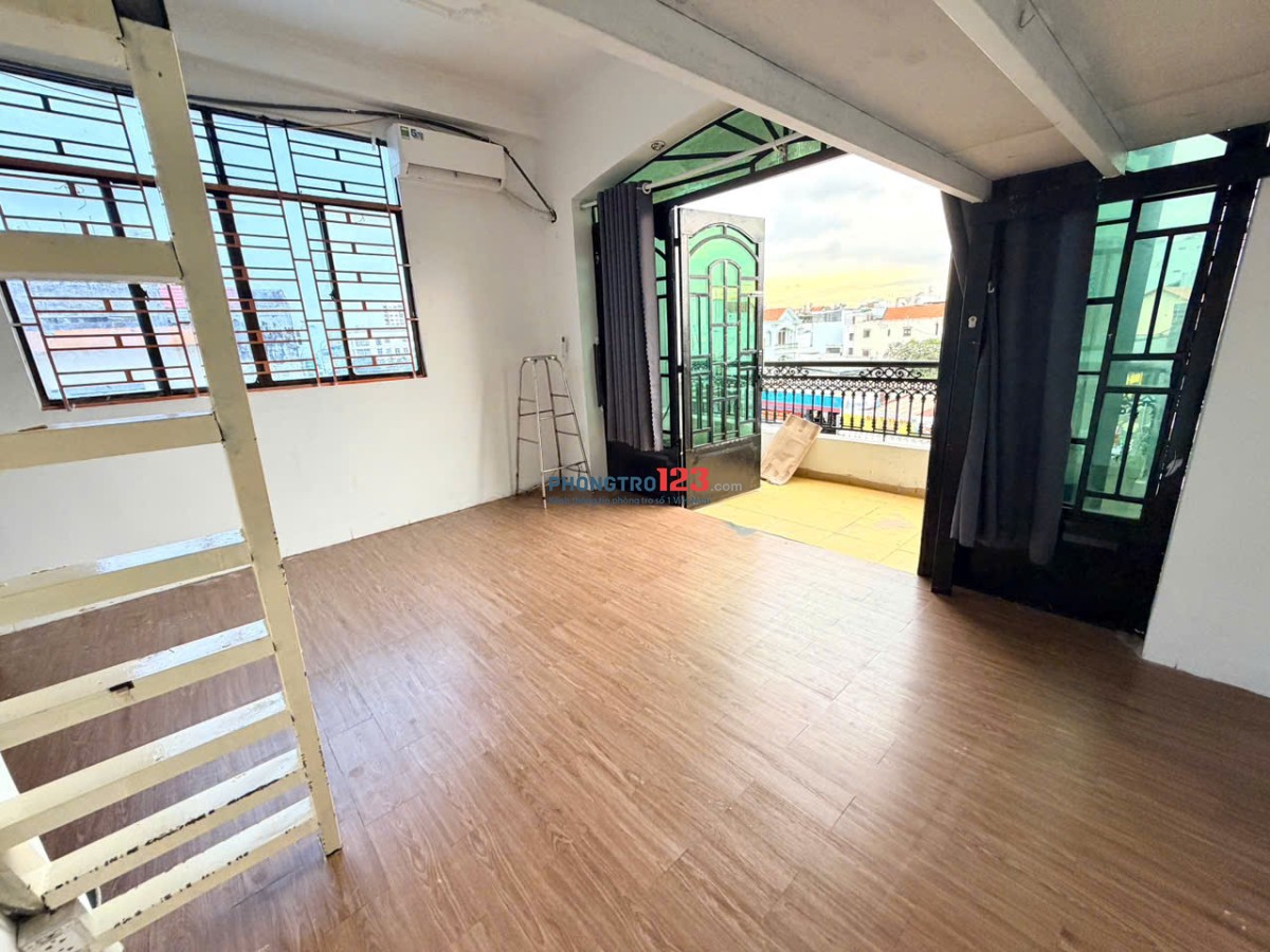 Duplex ban công trục Nguyễn Oanh giá cực rẻ