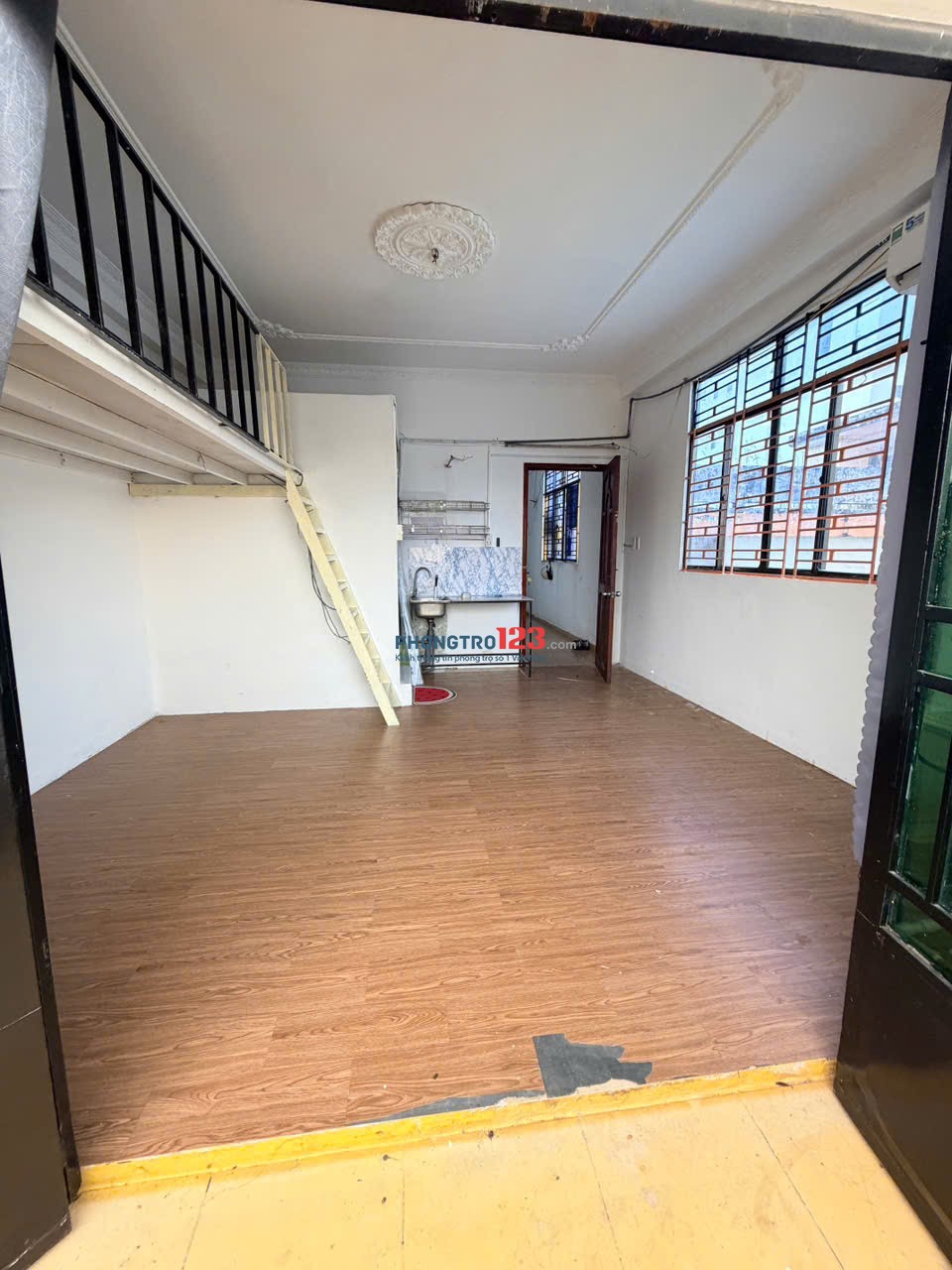 Duplex ban công trục Nguyễn Oanh giá cực rẻ