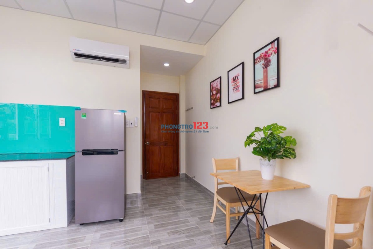 Cho Thuê Phòng Bình Thạnh rộng 35m2, Cửa sổ lớn Full nội thất gần Ngã Tư Hàng Xanh giá chỉ 5Xxx
