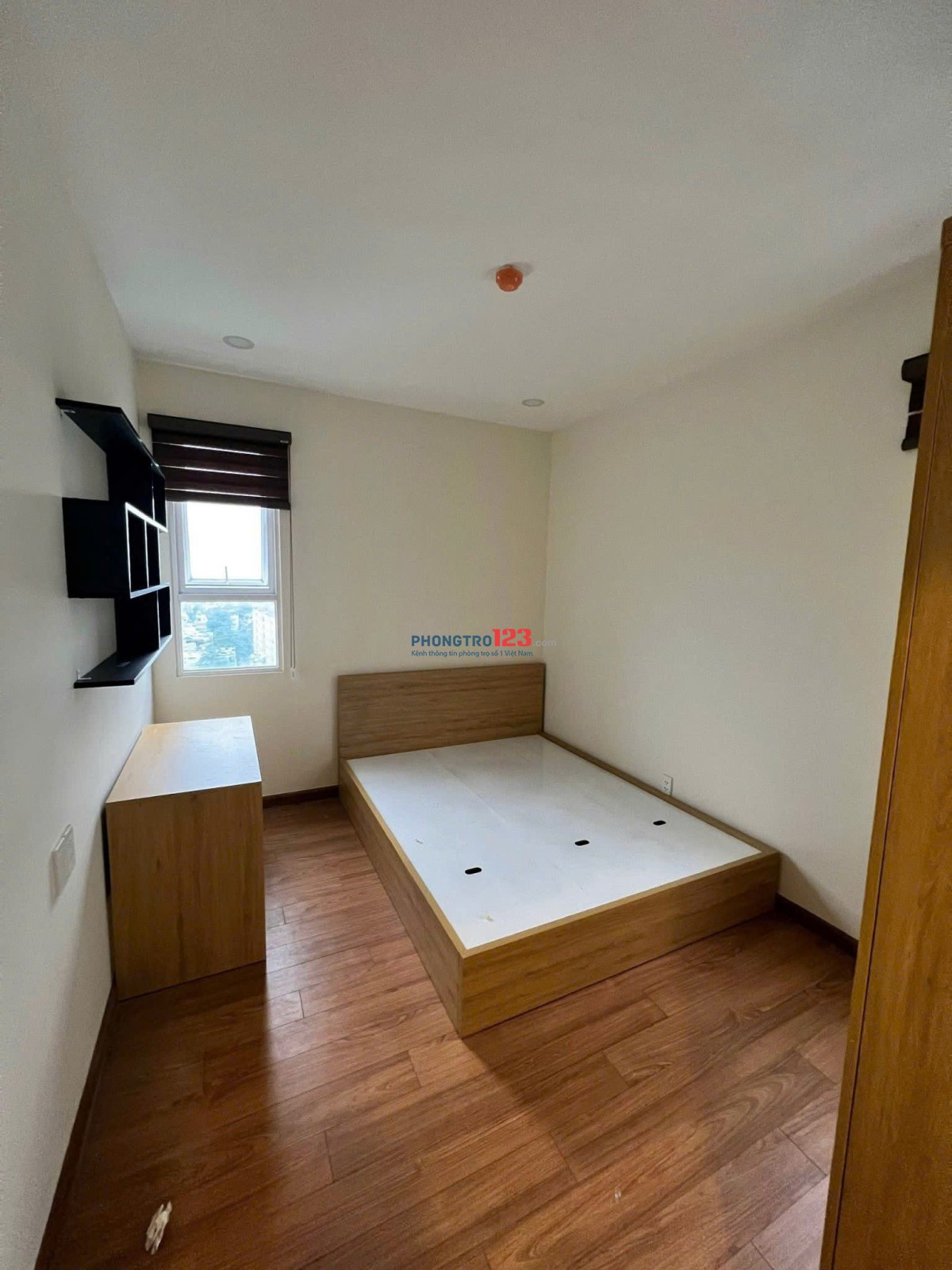 13tr5/tháng, C/c Screc, 90m2, 2PN, 2WC, Căn góc, ngay Trường Sa, Quận 3.