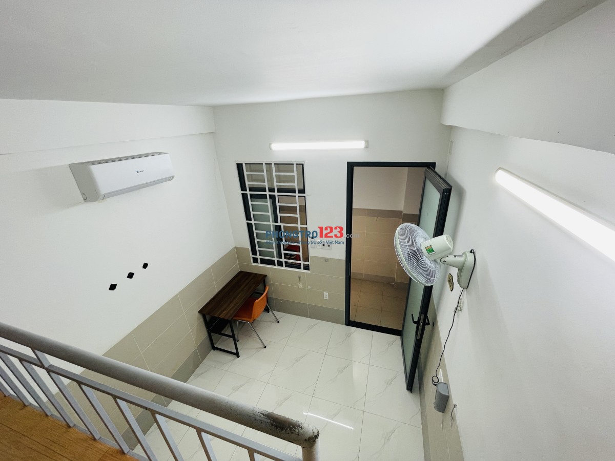 Phòng Duplex gác rộng thoáng full nội thất - nhà thang máy- hầm xe- khoá vân tay- máy giặt