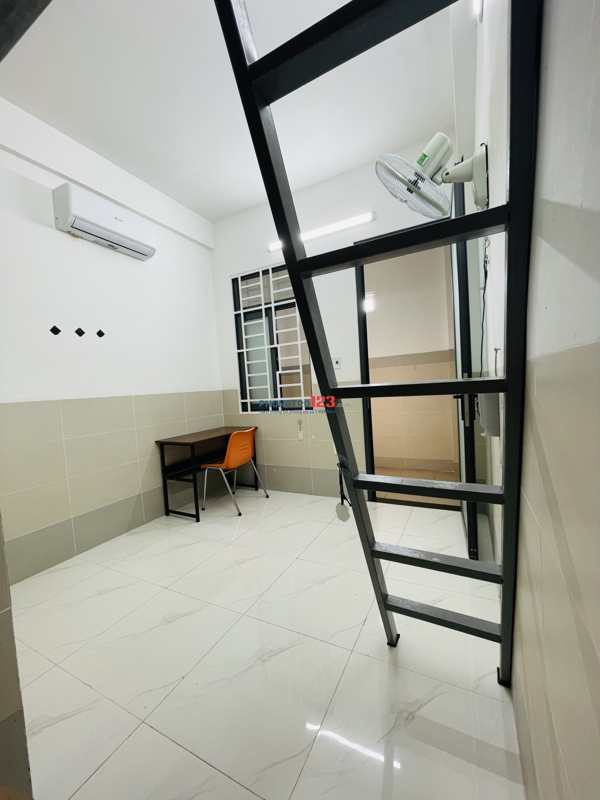 Phòng Duplex gác rộng thoáng full nội thất - nhà thang máy- hầm xe- khoá vân tay- máy giặt