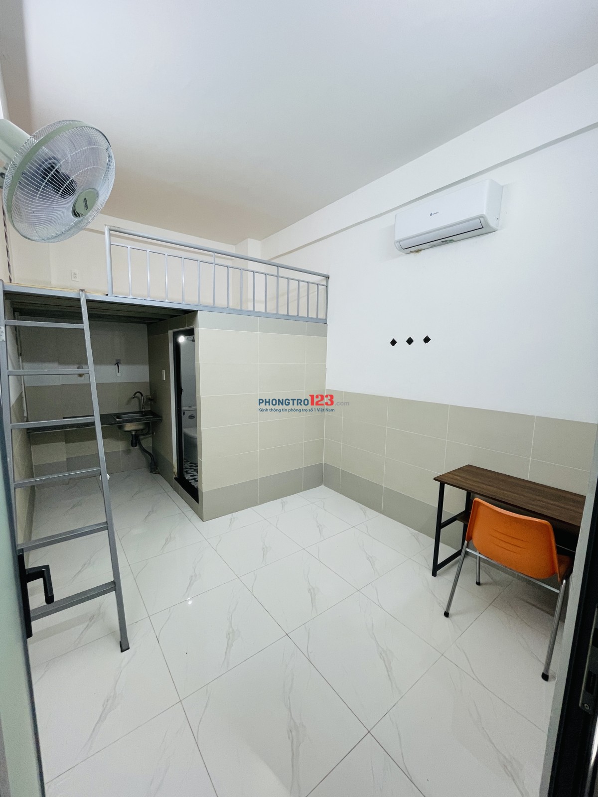 Phòng Duplex gác rộng thoáng full nội thất - nhà thang máy- hầm xe- khoá vân tay- máy giặt