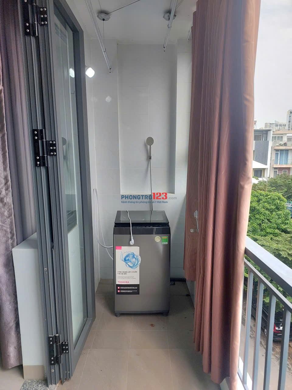 Căn hộ mini 32m2 , Ban công, Thang máy, gần Trần Não Q.2, Đủ nội thất mới